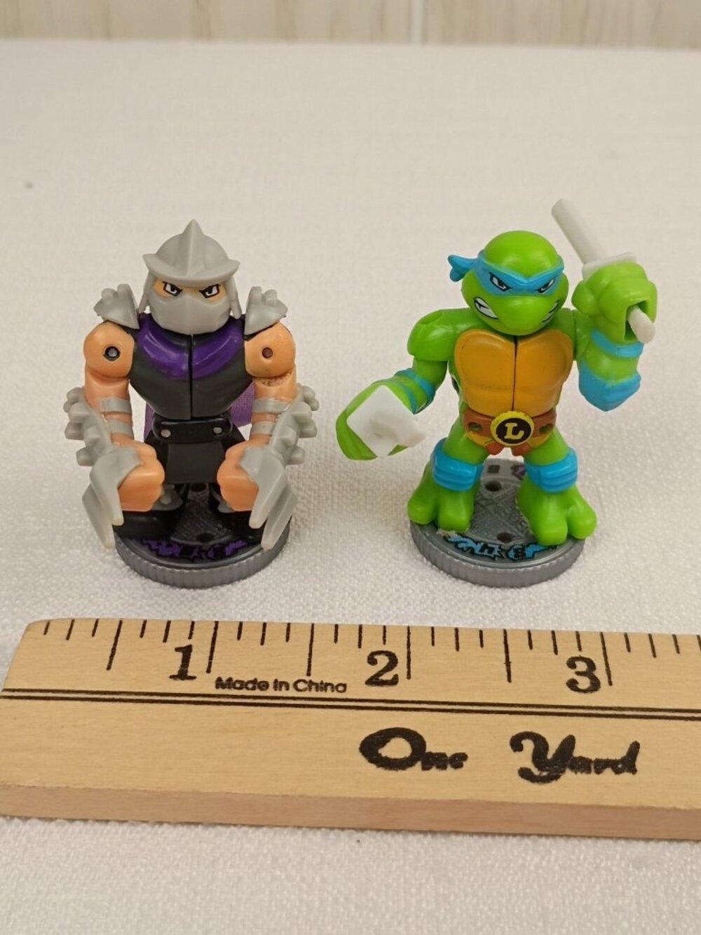 LOT OF 2 AKEDO Teenage Mutant Ninja Turtles Shredder & Leonardo Figures